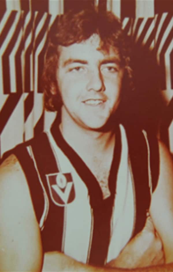 StephenCliffordVERT.png Stephen Clifford during his playing days - Collingwood Magpies